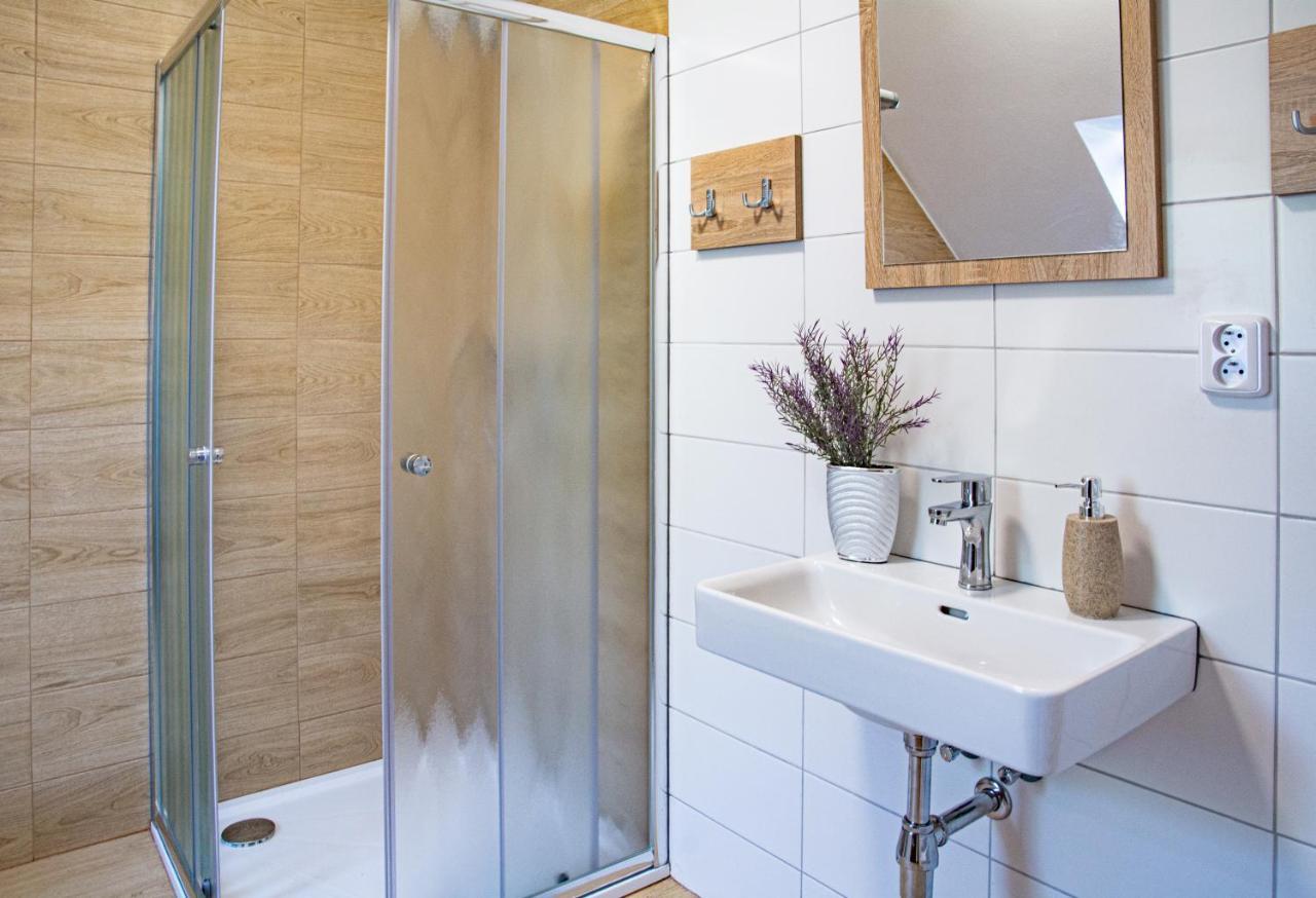 Apartmany Kurojedy Bor Exteriör bild